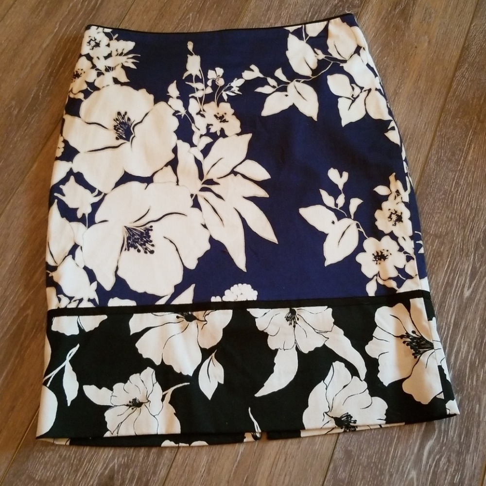 EUC White House Black Market skirt